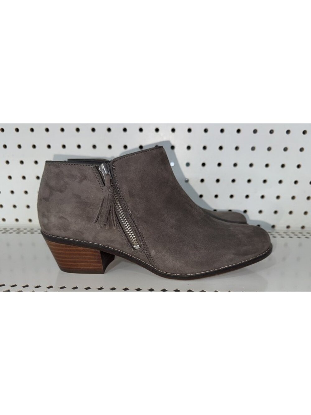 Vionic Serena Womens Suede Tasseled Side Zip Ankle Boots Booties Size 8.5 Greige